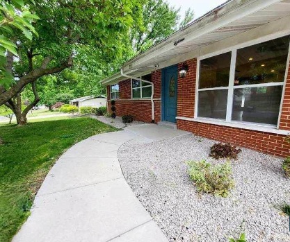 The exterior of Zoey’s Place in Olivette